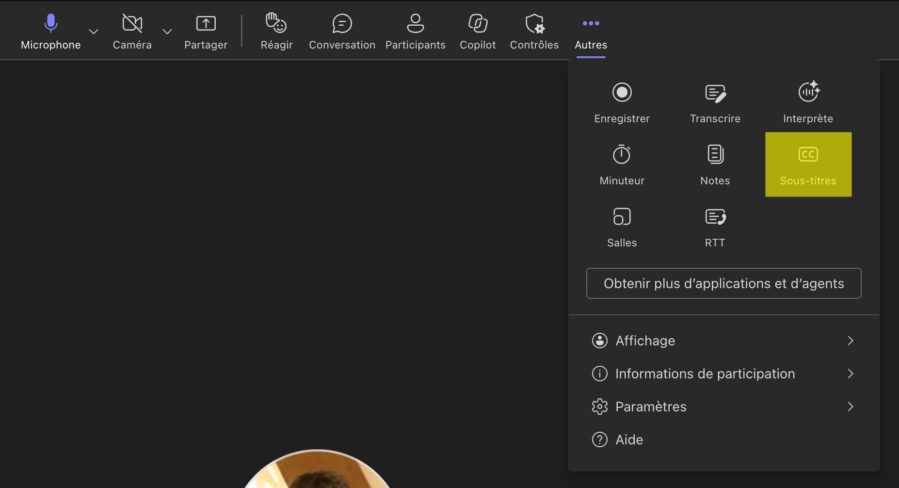 Aperçu du bouton 'Autres' et emplacement du bouton 'Sous-titres' en sixième position
Teams traduction en direct